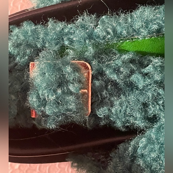 Azalea Wang, Hannah fur platform sandal, green US size 10, platform heel 2 inch - Picture 9 of 11